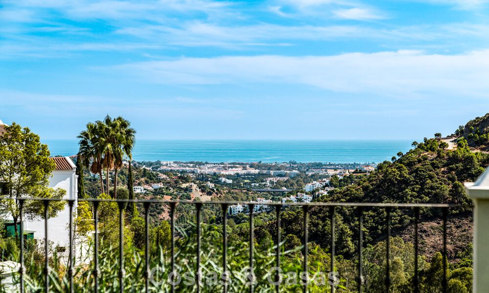 Elegante villa andaluza con vistas panorámicas al mar en venta en El Madroñal, Benahavís - Marbella 793829
