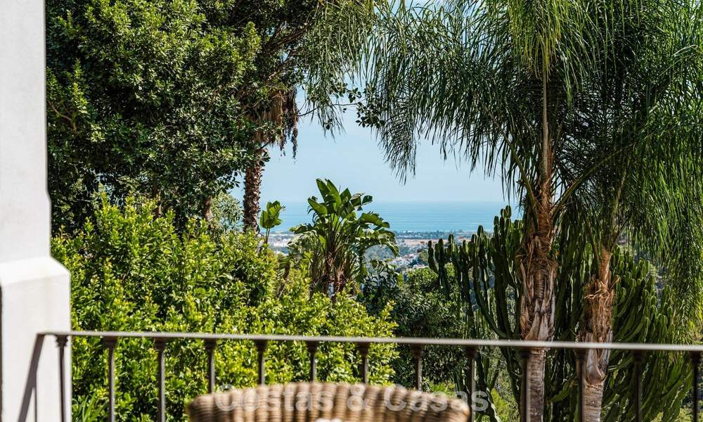 Elegante villa andaluza con vistas panorámicas al mar en venta en El Madroñal, Benahavís - Marbella 793830