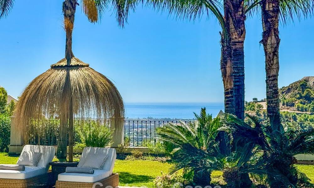 Elegante villa andaluza con vistas panorámicas al mar en venta en El Madroñal, Benahavís - Marbella 793831