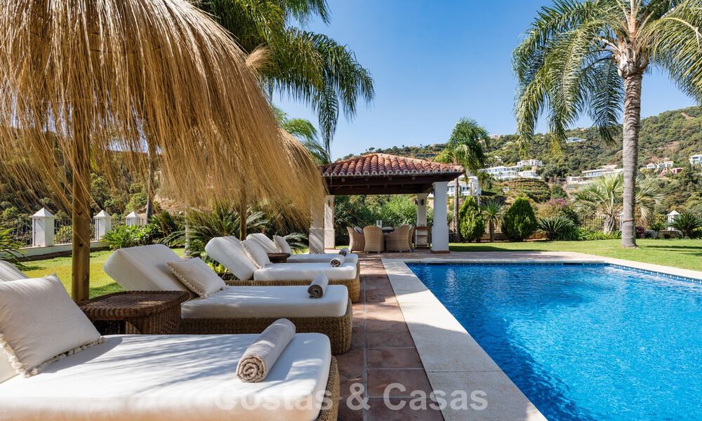 Elegante villa andaluza con vistas panorámicas al mar en venta en El Madroñal, Benahavís - Marbella 793833