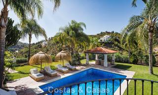 Elegante villa andaluza con vistas panorámicas al mar en venta en El Madroñal, Benahavís - Marbella 793834 