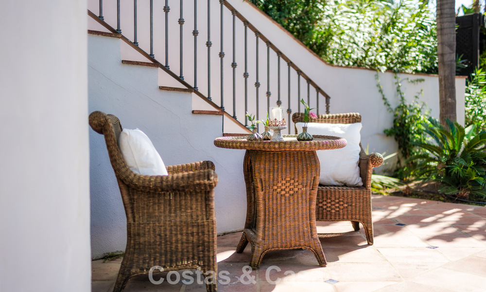 Elegante villa andaluza con vistas panorámicas al mar en venta en El Madroñal, Benahavís - Marbella 793835