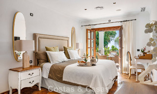 Elegante villa andaluza con vistas panorámicas al mar en venta en El Madroñal, Benahavís - Marbella 793836 