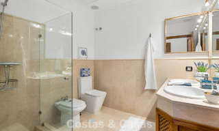 Elegante villa andaluza con vistas panorámicas al mar en venta en El Madroñal, Benahavís - Marbella 793840 