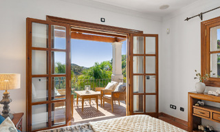 Elegante villa andaluza con vistas panorámicas al mar en venta en El Madroñal, Benahavís - Marbella 793842 