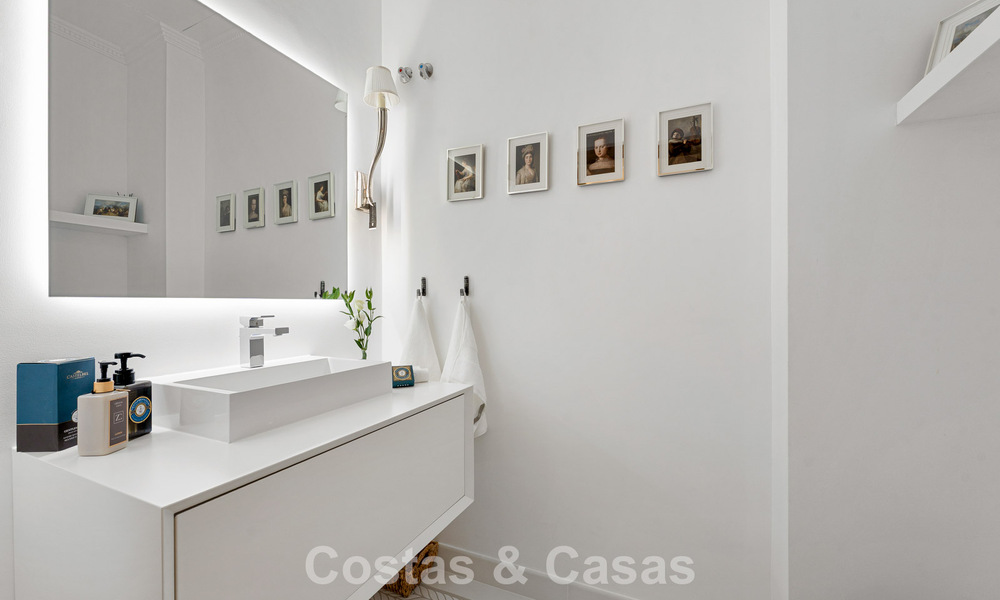 Elegante villa andaluza con vistas panorámicas al mar en venta en El Madroñal, Benahavís - Marbella 793845