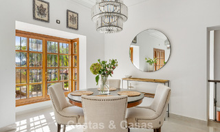 Elegante villa andaluza con vistas panorámicas al mar en venta en El Madroñal, Benahavís - Marbella 793848 