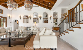 Elegante villa andaluza con vistas panorámicas al mar en venta en El Madroñal, Benahavís - Marbella 793855 