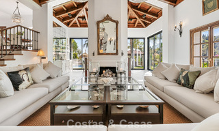 Elegante villa andaluza con vistas panorámicas al mar en venta en El Madroñal, Benahavís - Marbella 793856 