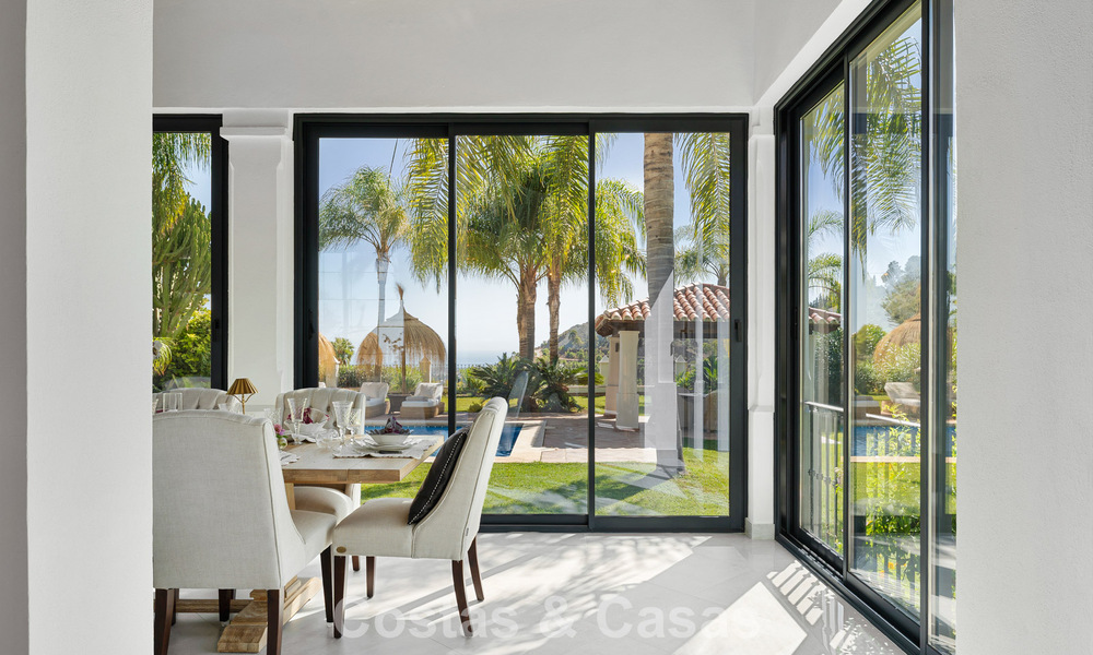 Elegante villa andaluza con vistas panorámicas al mar en venta en El Madroñal, Benahavís - Marbella 793857