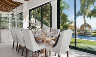 Elegante villa andaluza con vistas panorámicas al mar en venta en El Madroñal, Benahavís - Marbella 793858 