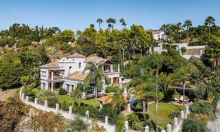 Elegante villa andaluza con vistas panorámicas al mar en venta en El Madroñal, Benahavís - Marbella 793860 