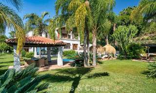 Elegante villa andaluza con vistas panorámicas al mar en venta en El Madroñal, Benahavís - Marbella 793865 