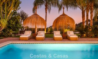 Elegante villa andaluza con vistas panorámicas al mar en venta en El Madroñal, Benahavís - Marbella 793869 