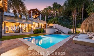 Elegante villa andaluza con vistas panorámicas al mar en venta en El Madroñal, Benahavís - Marbella 793870 