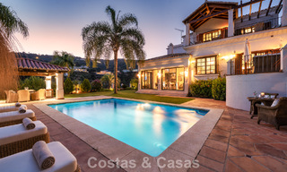 Elegante villa andaluza con vistas panorámicas al mar en venta en El Madroñal, Benahavís - Marbella 793871 