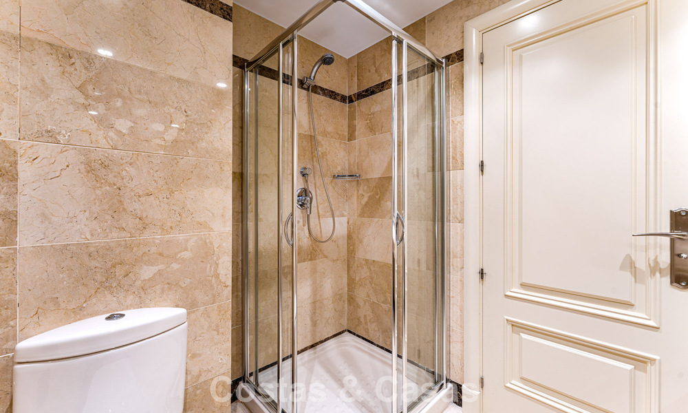 Elegante apartamento en planta baja con jardín privado en venta en Sierra Blanca, Marbella 793881