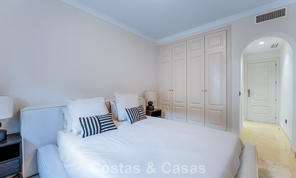 Elegante apartamento en planta baja con jardín privado en venta en Sierra Blanca, Marbella 793889