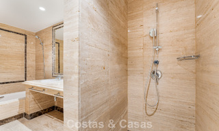 Elegante apartamento en planta baja con jardín privado en venta en Sierra Blanca, Marbella 793891 