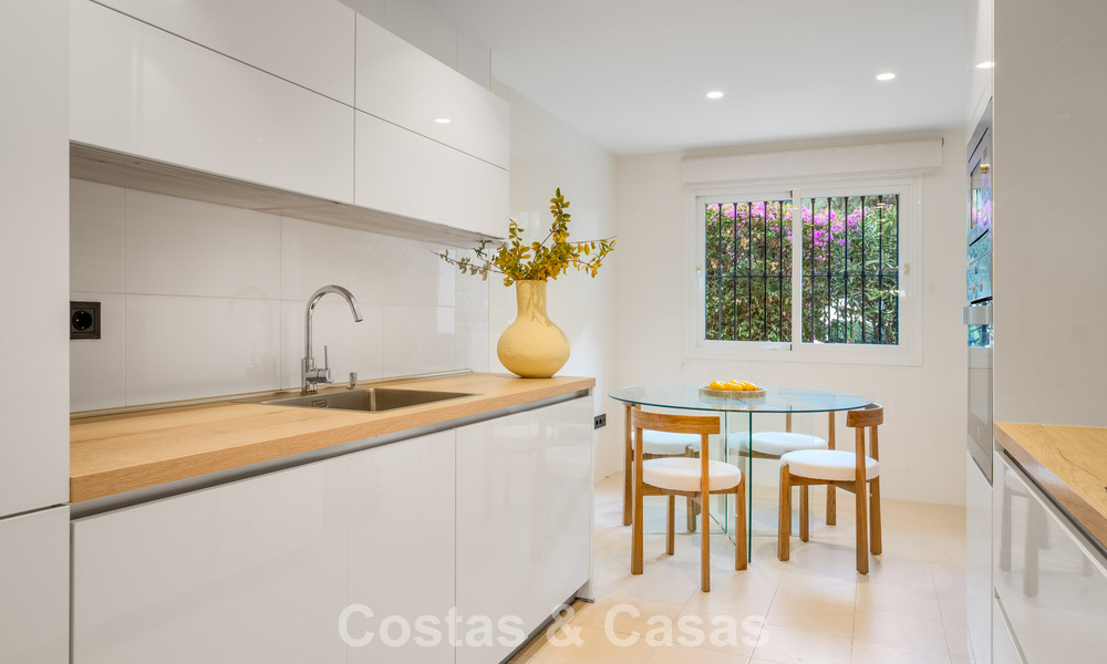 Elegante apartamento en planta baja con jardín privado en venta en Sierra Blanca, Marbella 793898