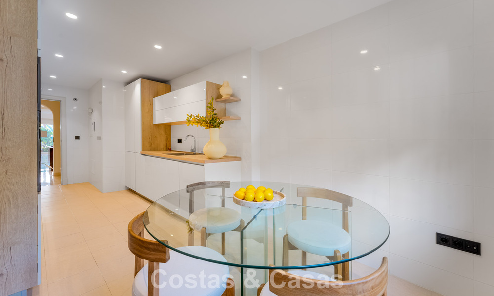 Elegante apartamento en planta baja con jardín privado en venta en Sierra Blanca, Marbella 793899