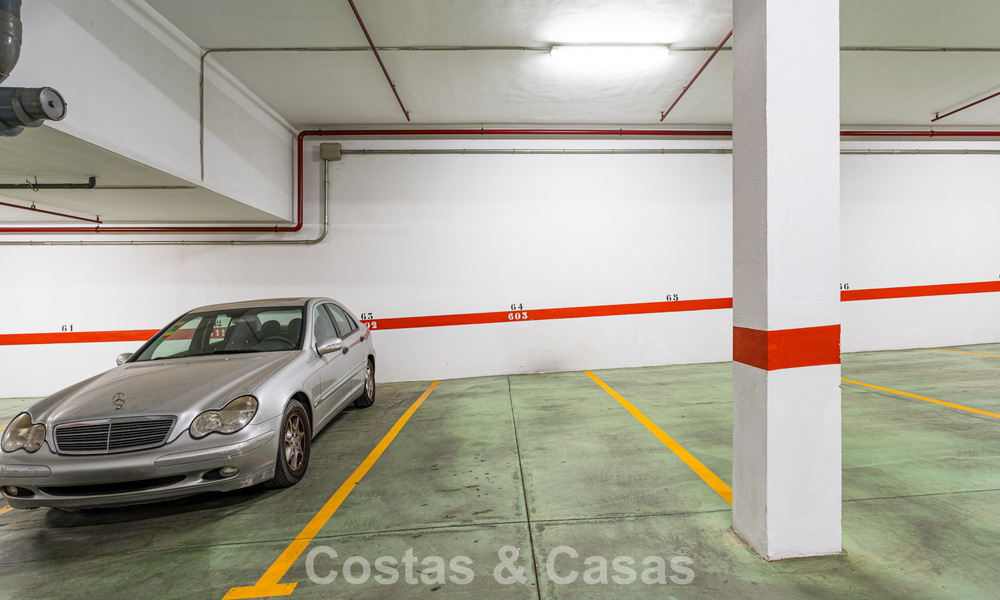 Elegante apartamento en planta baja con jardín privado en venta en Sierra Blanca, Marbella 793901