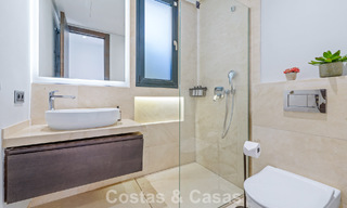 Exclusiva villa de lujo de diseño modernista en venta en el Valle del Golf de Nueva Andalucía, Marbella 793914 