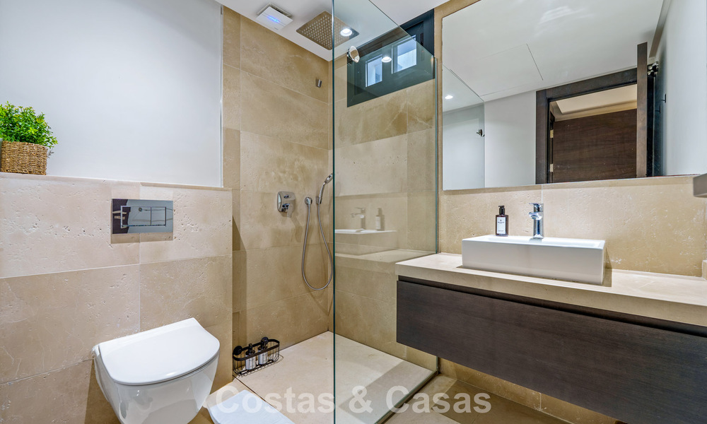 Exclusiva villa de lujo de diseño modernista en venta en el Valle del Golf de Nueva Andalucía, Marbella 793917