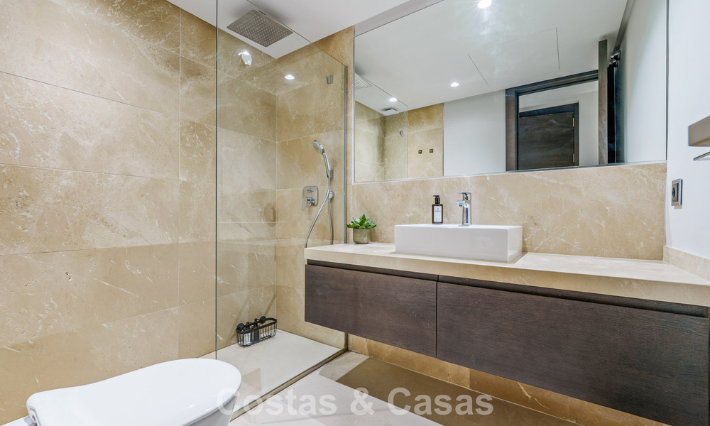 Exclusiva villa de lujo de diseño modernista en venta en el Valle del Golf de Nueva Andalucía, Marbella 793919