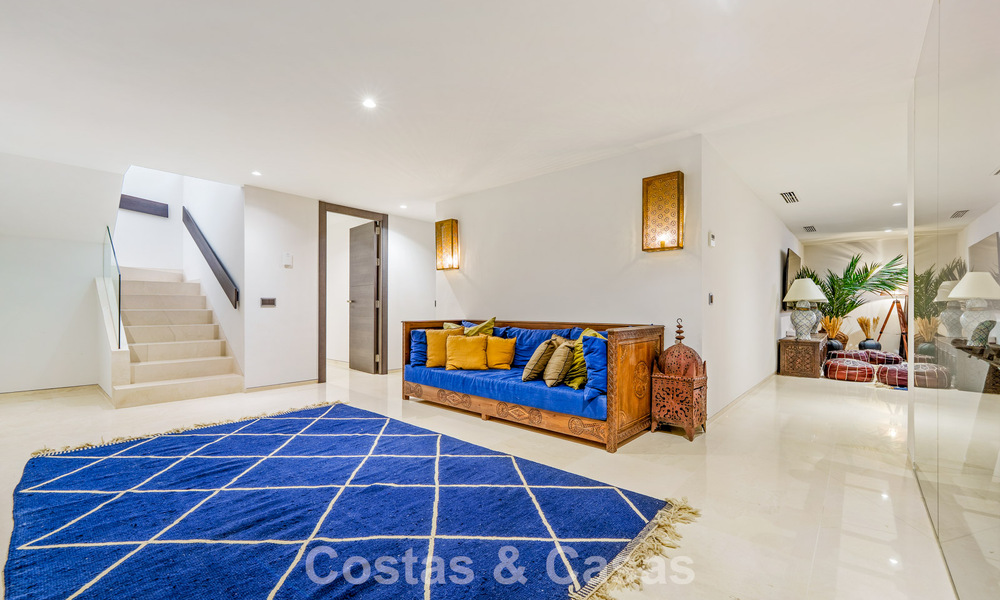 Exclusiva villa de lujo de diseño modernista en venta en el Valle del Golf de Nueva Andalucía, Marbella 793920