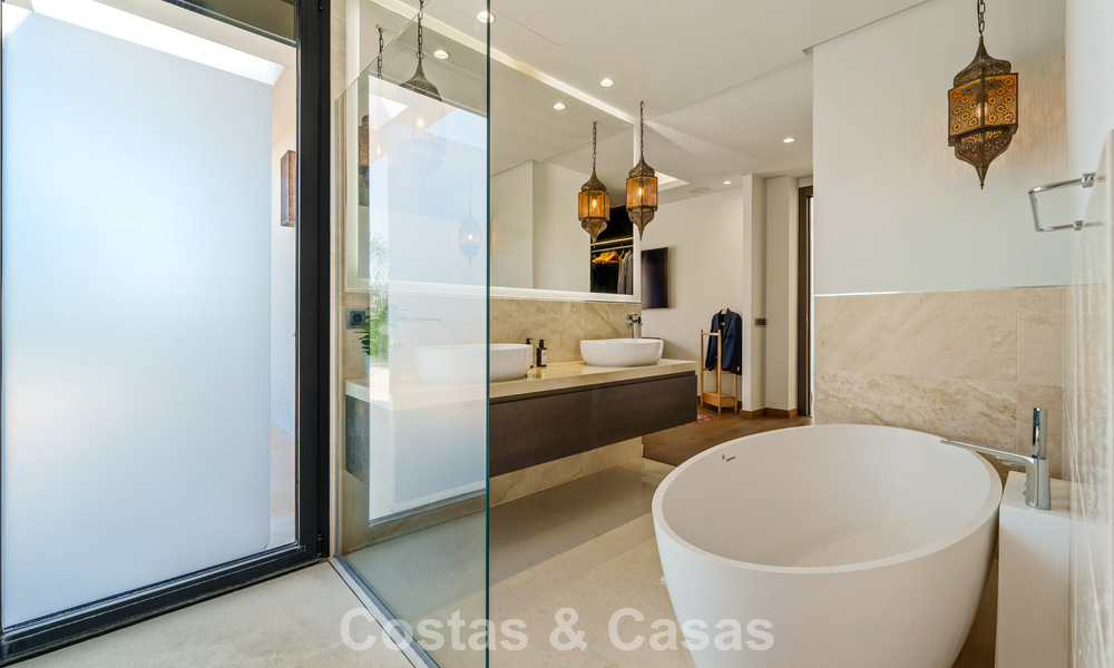 Exclusiva villa de lujo de diseño modernista en venta en el Valle del Golf de Nueva Andalucía, Marbella 793930