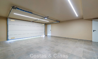 Exclusiva villa de lujo de diseño modernista en venta en el Valle del Golf de Nueva Andalucía, Marbella 793949 