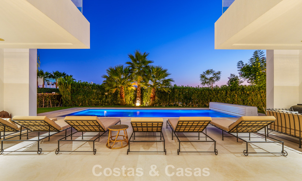 Exclusiva villa de lujo de diseño modernista en venta en el Valle del Golf de Nueva Andalucía, Marbella 793953