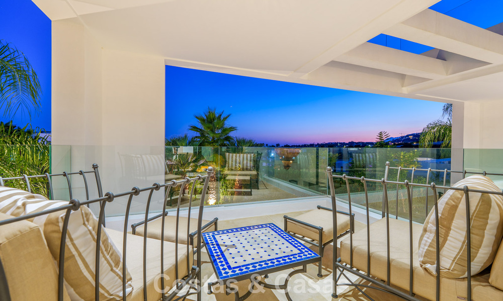 Exclusiva villa de lujo de diseño modernista en venta en el Valle del Golf de Nueva Andalucía, Marbella 793954