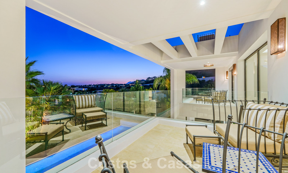 Exclusiva villa de lujo de diseño modernista en venta en el Valle del Golf de Nueva Andalucía, Marbella 793956