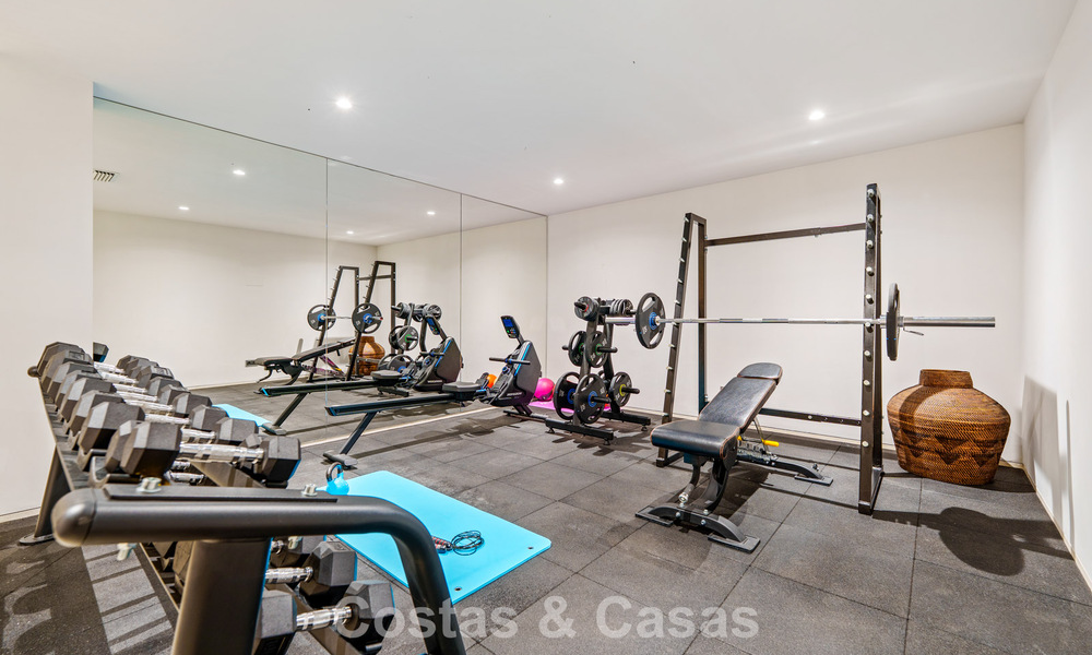 Exclusiva villa de lujo de diseño modernista en venta en el Valle del Golf de Nueva Andalucía, Marbella 793959