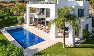 Exclusiva villa de lujo de diseño modernista en venta en el Valle del Golf de Nueva Andalucía, Marbella 793962 