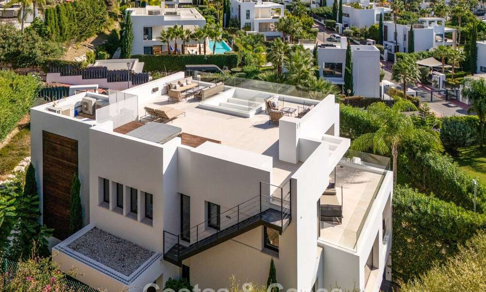 Exclusiva villa de lujo de diseño modernista en venta en el Valle del Golf de Nueva Andalucía, Marbella 793964