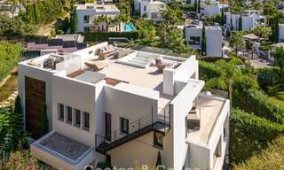 Exclusiva villa de lujo de diseño modernista en venta en el Valle del Golf de Nueva Andalucía, Marbella 793964 