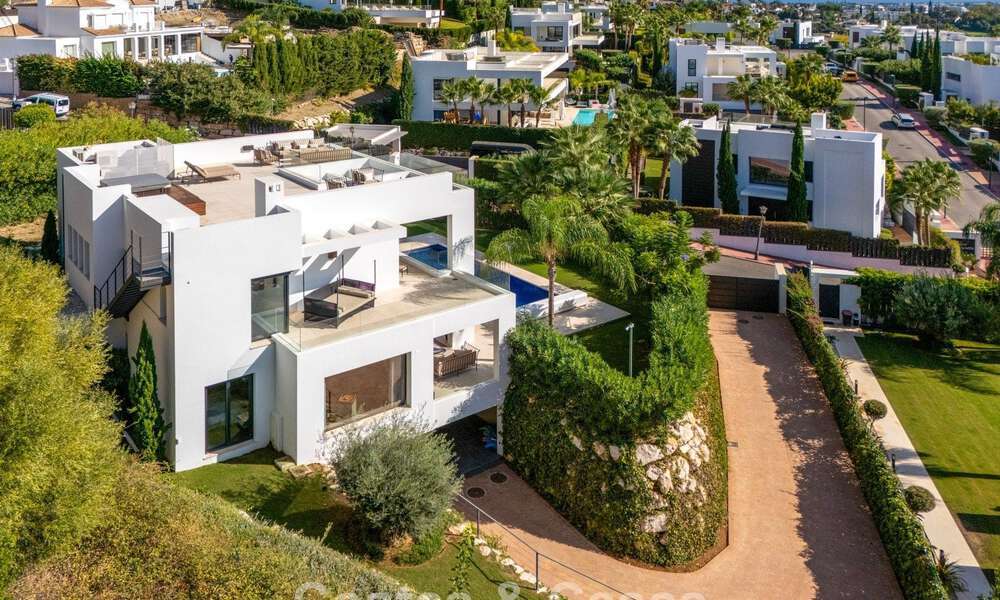 Exclusiva villa de lujo de diseño modernista en venta en el Valle del Golf de Nueva Andalucía, Marbella 793965