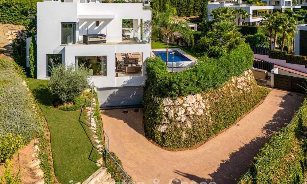 Exclusiva villa de lujo de diseño modernista en venta en el Valle del Golf de Nueva Andalucía, Marbella 793966
