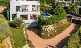 Exclusiva villa de lujo de diseño modernista en venta en el Valle del Golf de Nueva Andalucía, Marbella 793966 