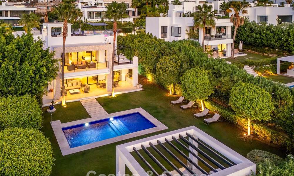 Villa de lujo con estilo contemporáneo en venta en una comunidad privada y segura de Nueva Andalucía, Marbella 793968