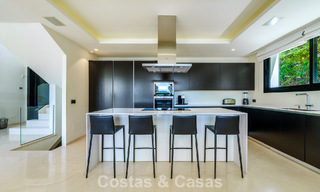 Villa de lujo con estilo contemporáneo en venta en una comunidad privada y segura de Nueva Andalucía, Marbella 793970 