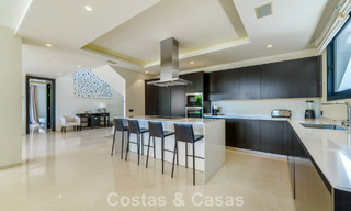 Villa de lujo con estilo contemporáneo en venta en una comunidad privada y segura de Nueva Andalucía, Marbella 793971 