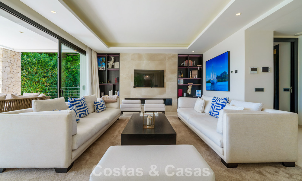 Villa de lujo con estilo contemporáneo en venta en una comunidad privada y segura de Nueva Andalucía, Marbella 793973