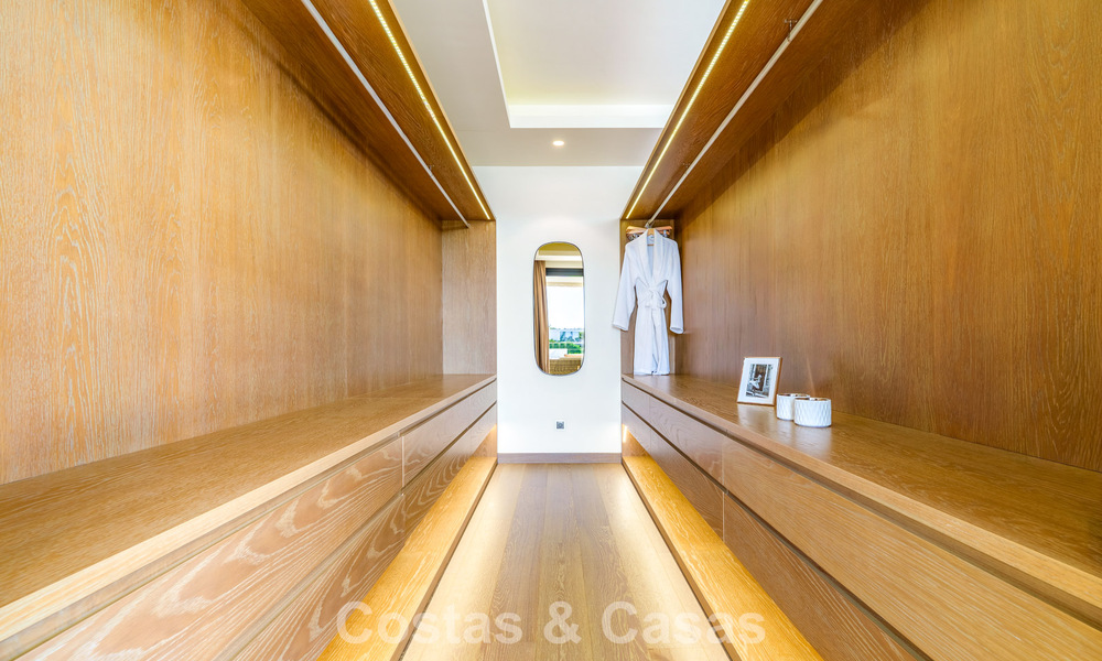 Villa de lujo con estilo contemporáneo en venta en una comunidad privada y segura de Nueva Andalucía, Marbella 793989