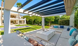 Villa de lujo con estilo contemporáneo en venta en una comunidad privada y segura de Nueva Andalucía, Marbella 793994 