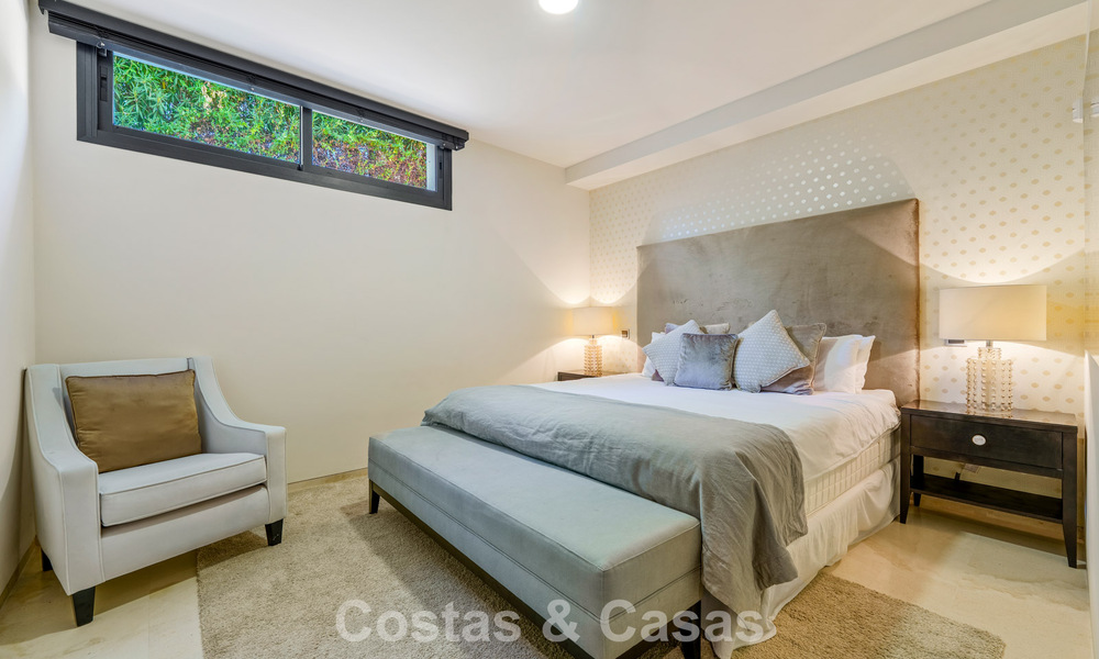 Villa de lujo con estilo contemporáneo en venta en una comunidad privada y segura de Nueva Andalucía, Marbella 793995