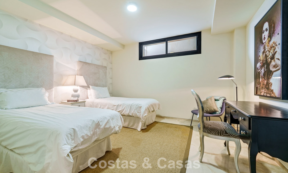 Villa de lujo con estilo contemporáneo en venta en una comunidad privada y segura de Nueva Andalucía, Marbella 793997
